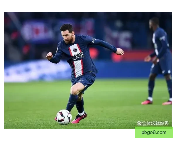 VAR介入改判直红阿什拉夫踩踏被罚下巴黎少打一人关键时刻